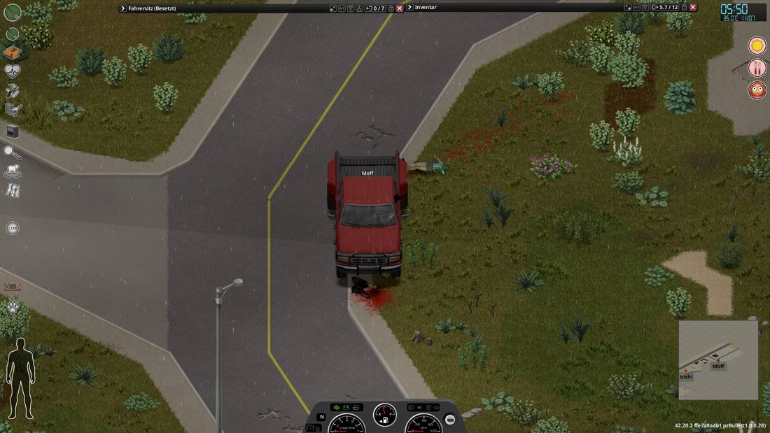 Spielansicht von oben: ein rotes Auto auf einer Landstraße, ringsum Wiese und Bäume.